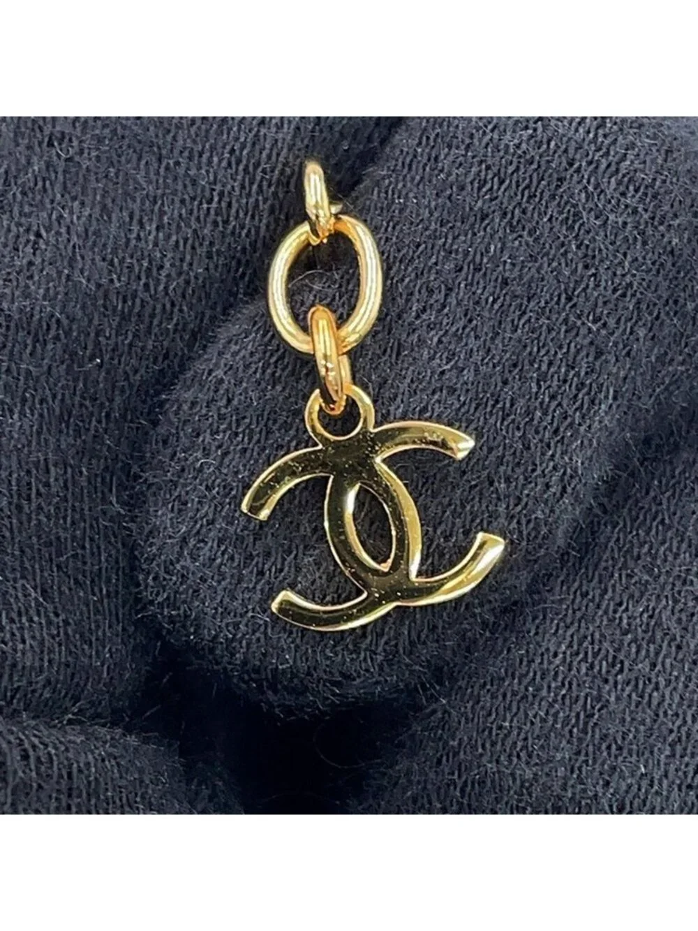 Chanel necklace cc